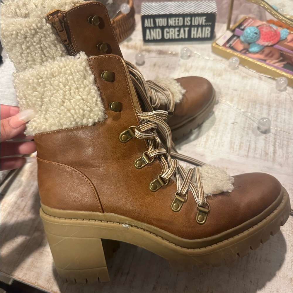 American Eagle Outfitters Tan Lace Up Boots - Picture 2 of 3